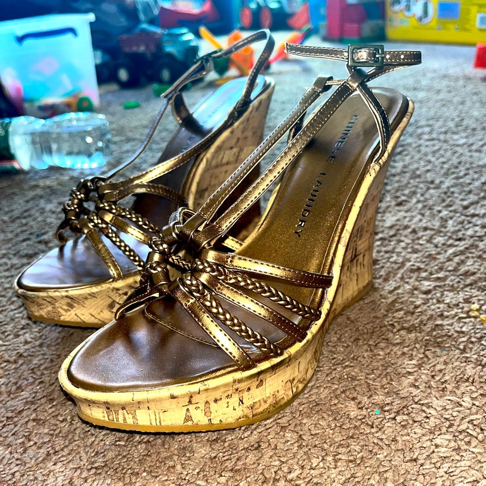 Chinese laundry wedges 6 1/2